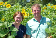 Nicole Binger und Friedrich Weng in Sonnenblumenfeld